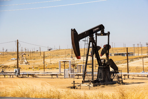 Oil pumps, Oil industry equipment, California, US